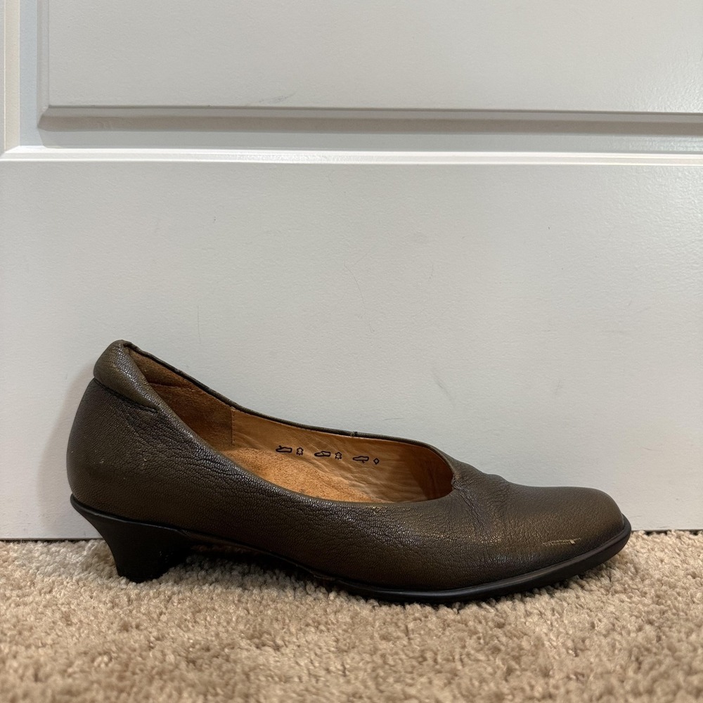 Think! Shoes Womens Size 7.5 Green Leather Slip On Low Heel Pumps Comfort 83147
